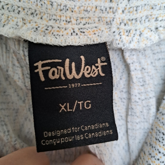 37. Far west top - Picture 2 of 4